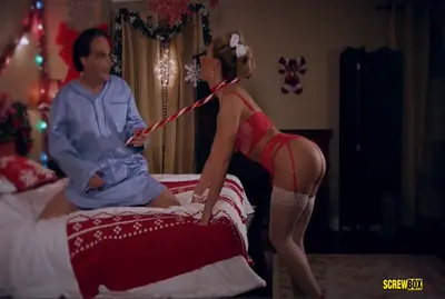 The Grinch XXX Parody ปล้นหัวใจสาวในคืนคริสต์มาส                avฝรั่ง The Grinch XXX Parody ในคืนก่อนวันคริสต์มาส “กรินช์” ตัวแสบที่ตั้งใจจะทำลายความสุขของทุกคน คลิปโป๊ฝรั่ง กลับถูกดึงเข้าสู่บ้านของสาวสุดเซ็กซี่ที่ไม่ใช่แค่แต่งบ้านต้อนรับคริสต์มาส แต่ยังพร้อมต้อนรับเขาด้วยลีลาสุดยั่วใจ!ความตั้งใจที่จะขโมยของขวัญกลับถูกเปลี่ยนเป็นการขโมยหัวใจ เมื่อสาวๆ ทั้งบ้านพากันรุมล้อมกรินช์ด้วยการต้อนรับอันเร่าร้อน หนังเอวีฝรั่ง และลีลาที่ทำให้เขาลืมความแสบของตัวเอง กลายเป็นค่ำคืนสุดเร้าใจที่เต็มไปด้วยเสียงหัวเราะและเสียงครางสุดฟิน ทั้งในห้องครัว บันได และใต้ต้นคริสต์มาส!